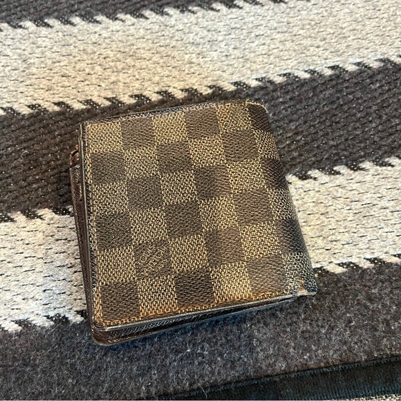 Louis Vuitton bifold wallet - Picture 2 of 12